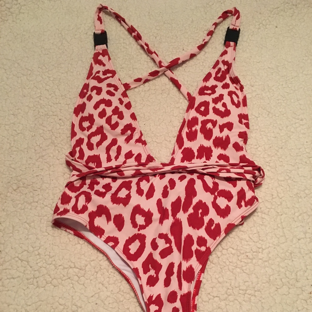 SHEIN Pink Leopard Print One-Piece Swimsuit